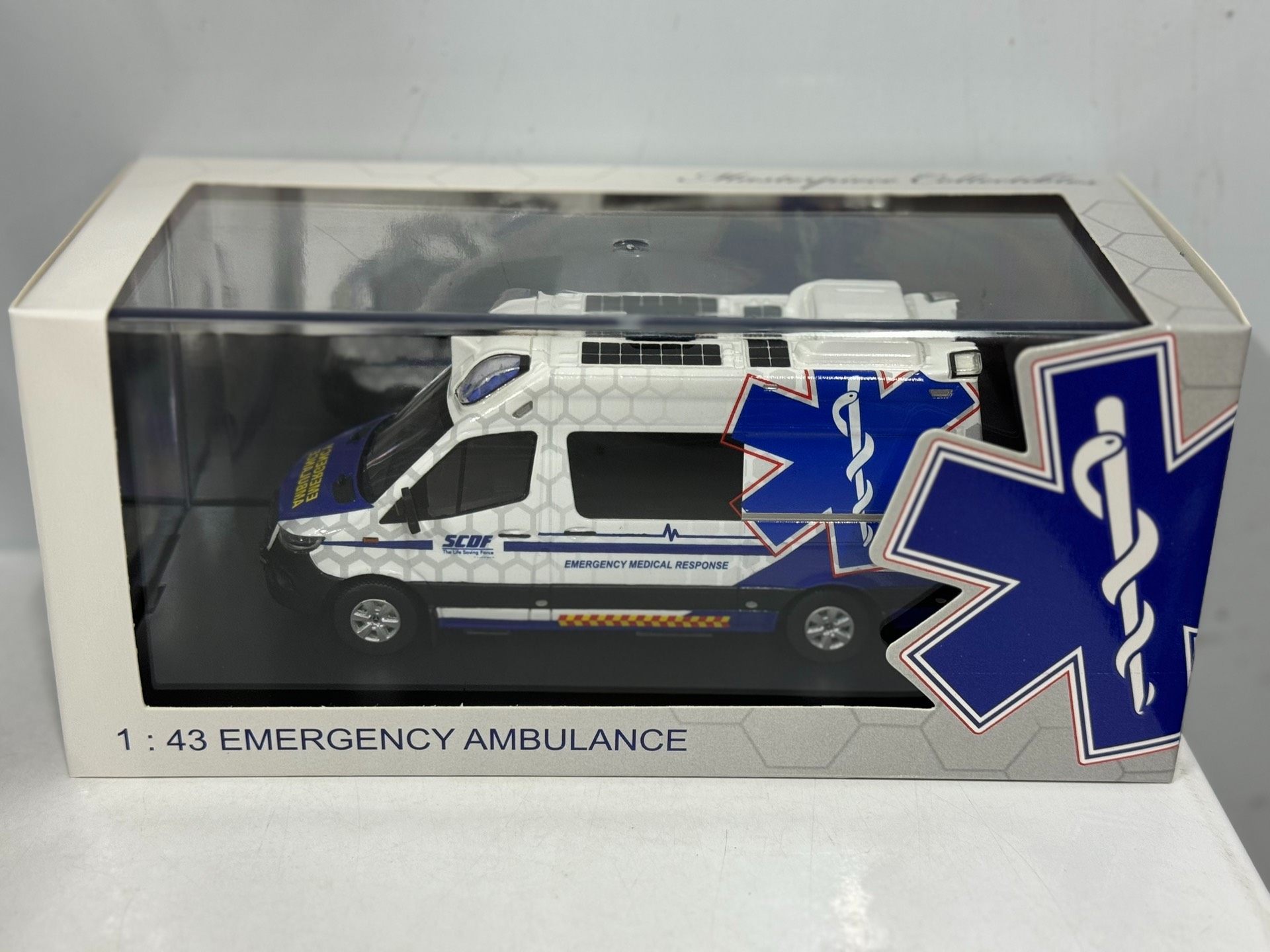 Model Kit Singapore - Odlewany Model Ambulansu SPRINTER SINGAPORE SCDF