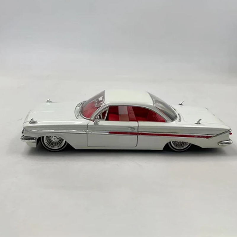 Model Kit Mustang - JADA 1:24 Skala 1961 Alloy Car